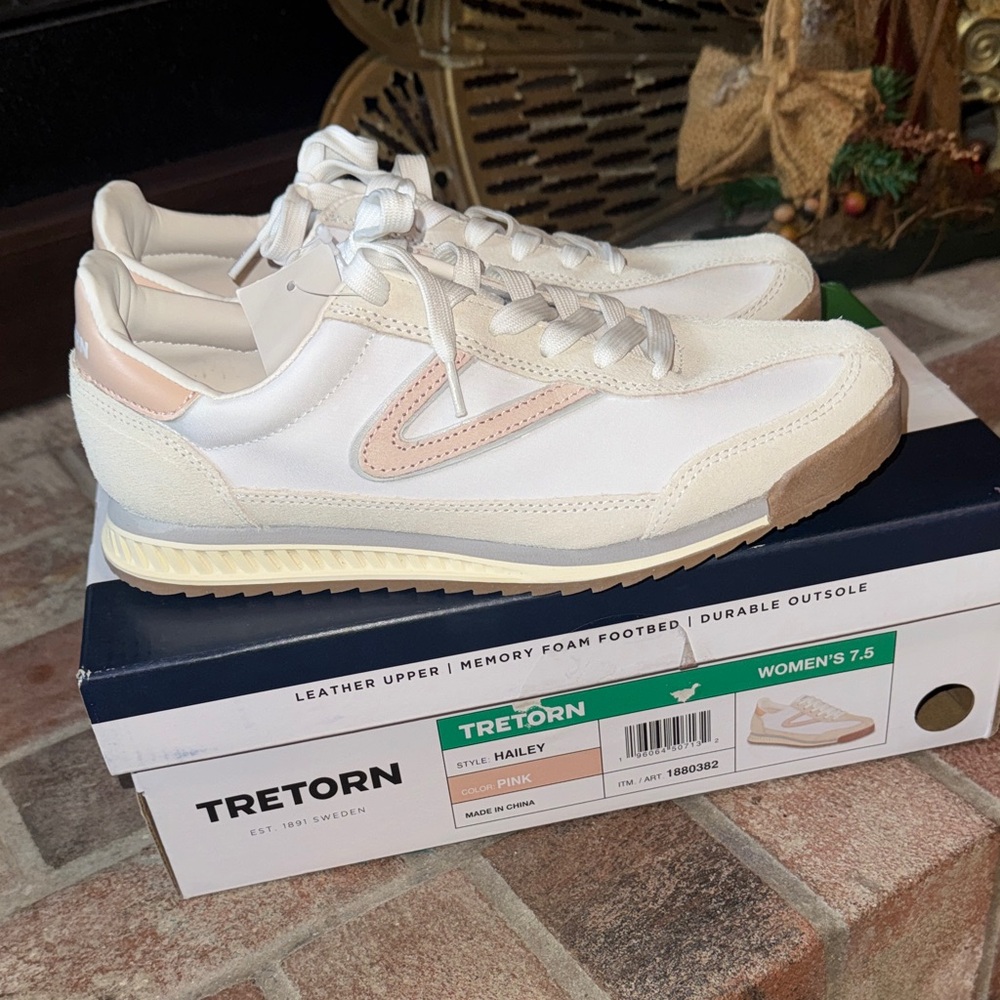 Tretorn size 7.5 NEW NIB Women's Sneakers shoes in Cream and Pink